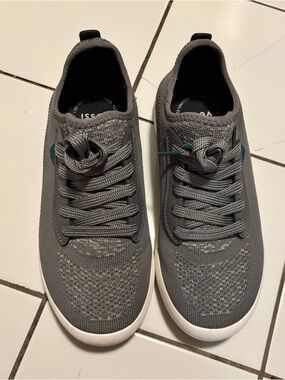SALE‼️VESSI Weekend Classic MENS WATERPROOF SNEAKERS SIZE 6